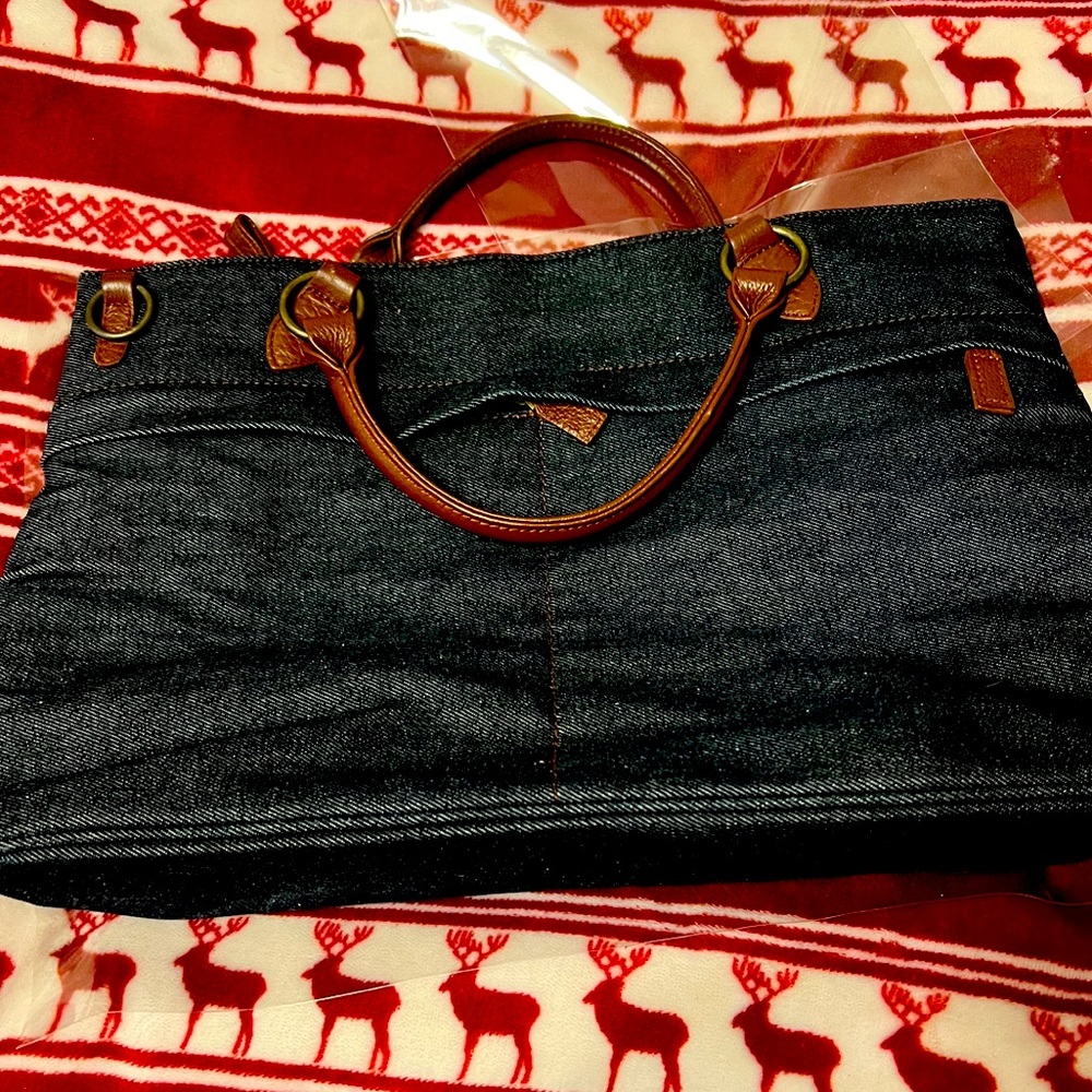 NWOT Unbranded Denim Tote with vegan leather trim top handle zipper closure